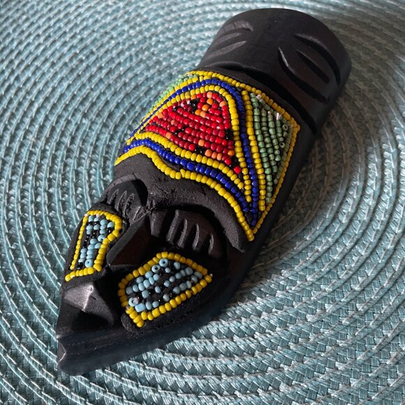 Beaded small wooden mask from Ghana - Picture 2 of 5